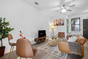 CozySuites Music Row Spacious 1BR with free parking 56